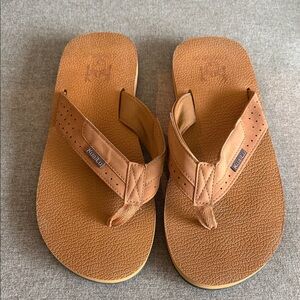 Khombu Tan Men's Flip-Flops